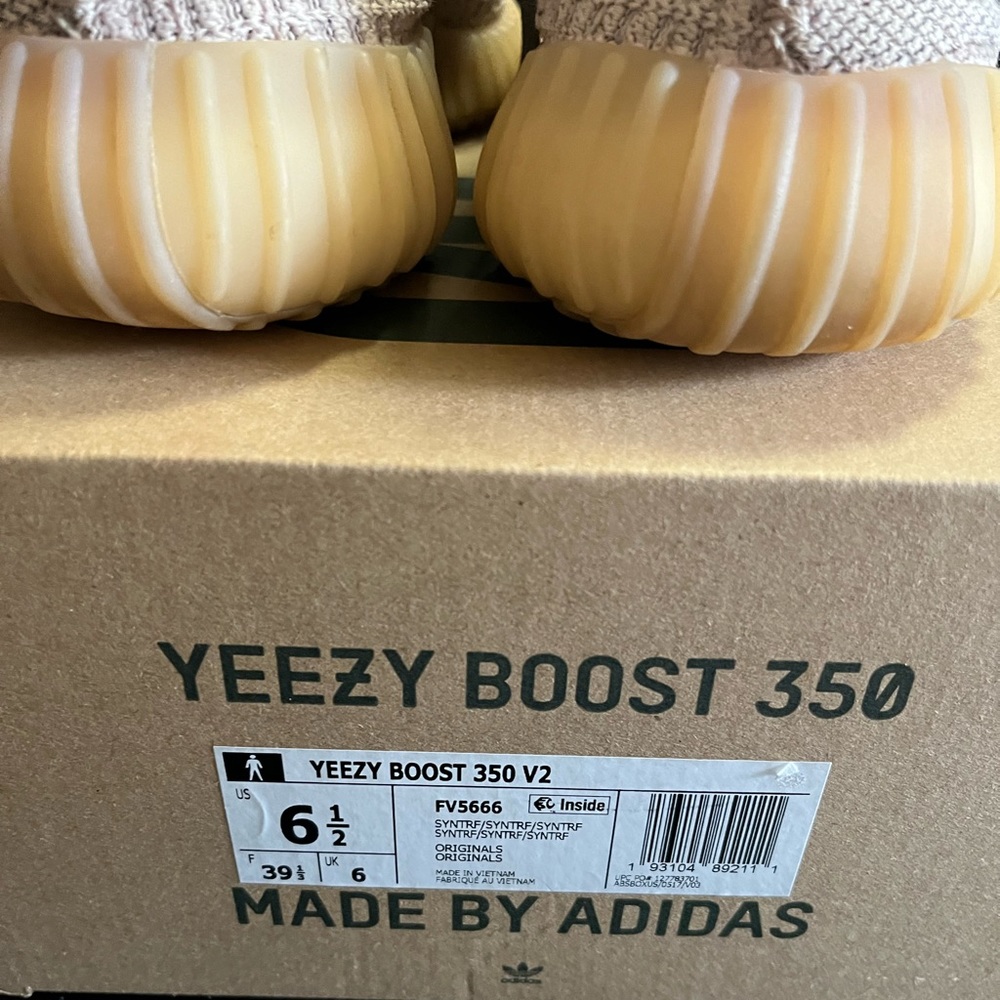 Yeezy Boost 350 V2 - Picture 6 of 8